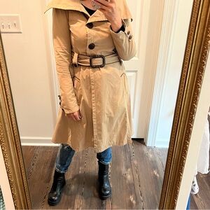 SOIA & KYO tan trenchcoat with big brown buttons and buckle 

size medium